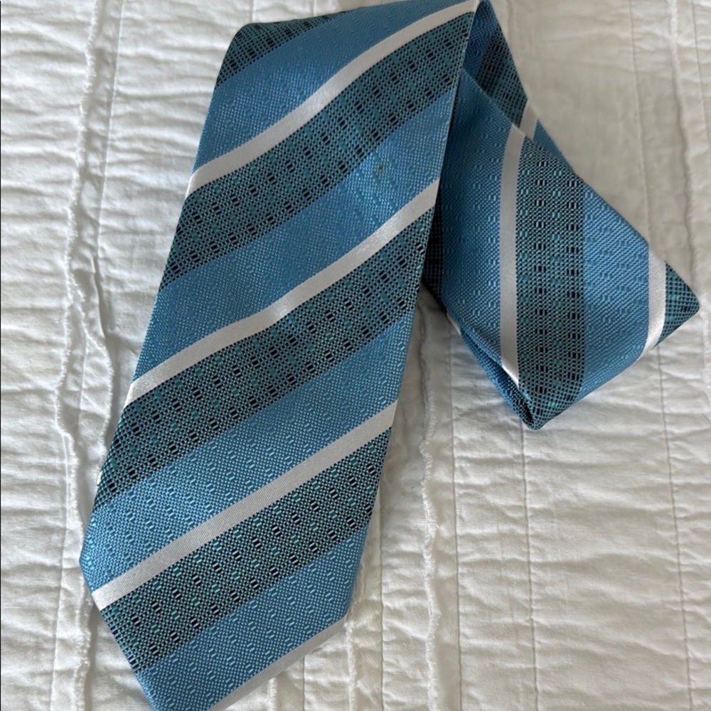 Elegant Blue and Silver Striped Tie